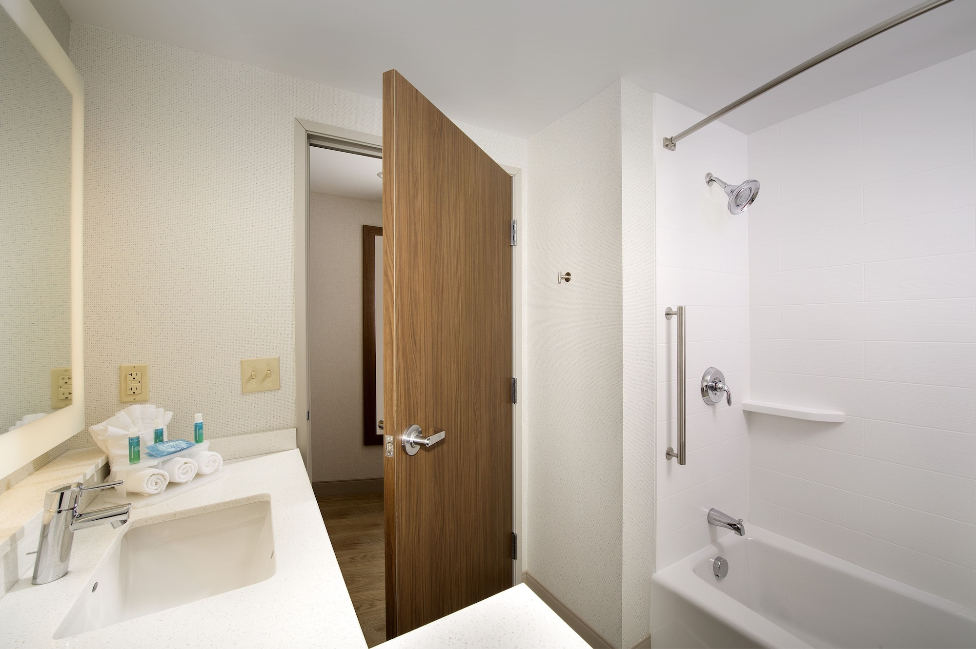 holiday inn express and suites altoona by ihg