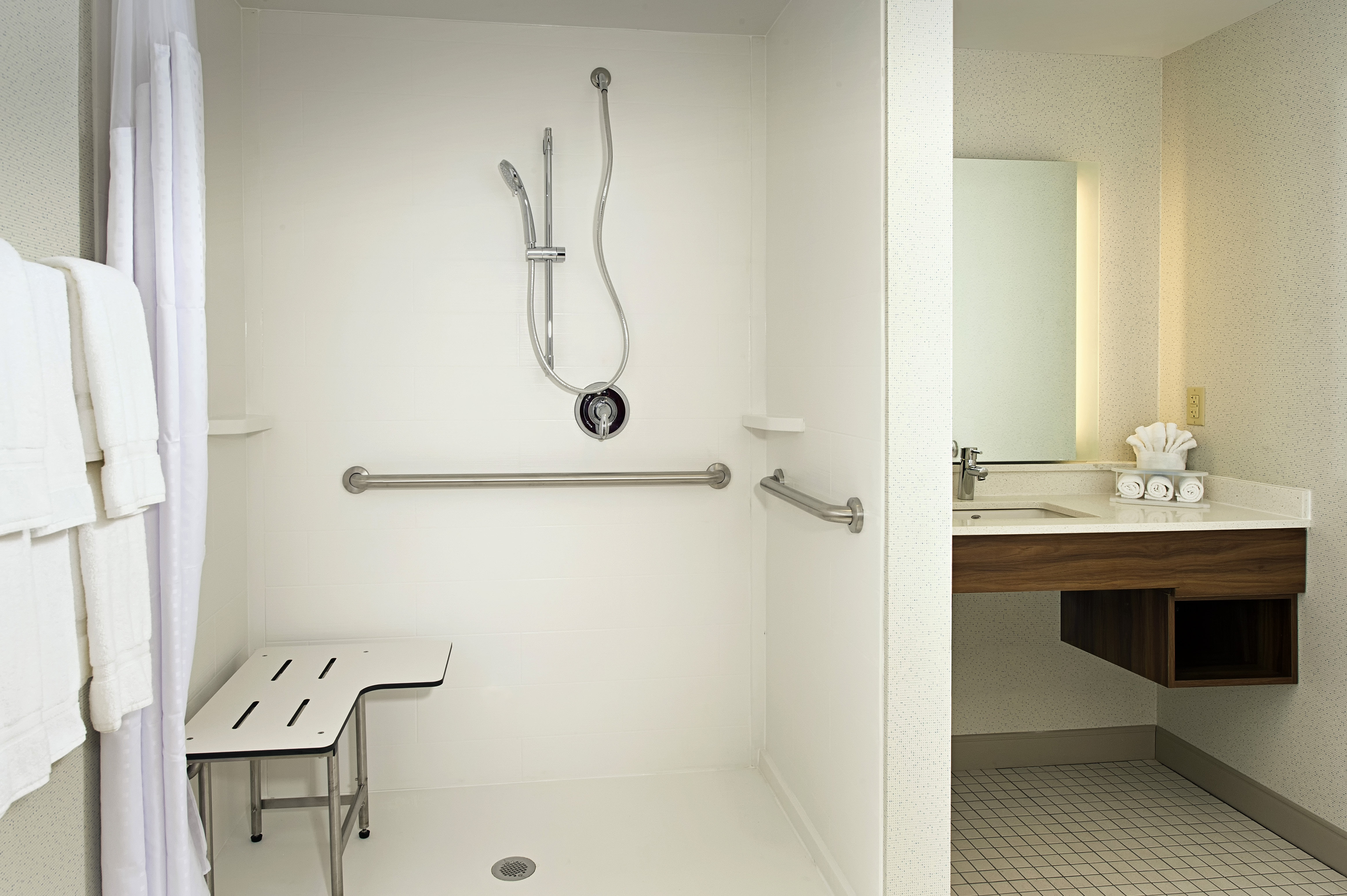 holiday inn express and suites altoona by ihg