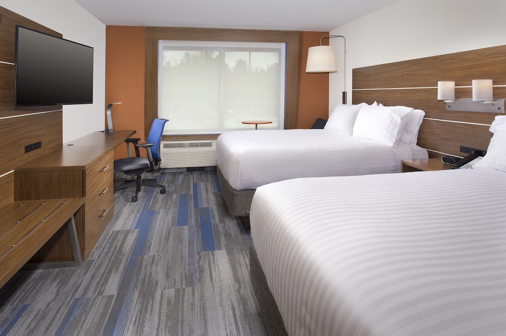 holiday inn express and suites altoona by ihg