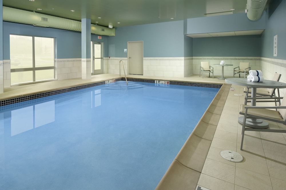 holiday inn express and suites altoona by ihg