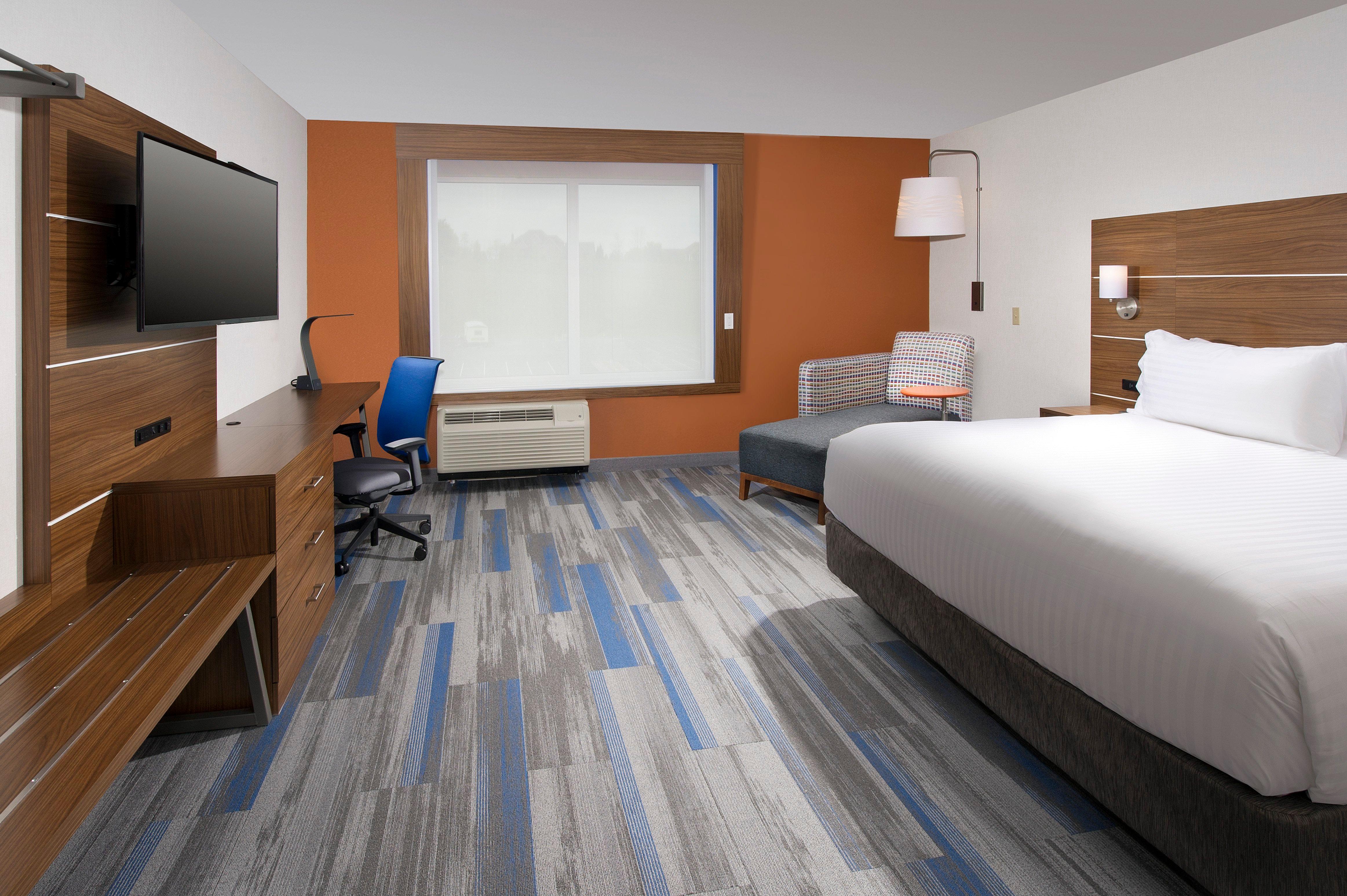 holiday inn express and suites altoona by ihg