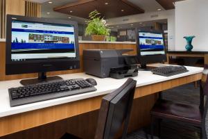 holiday inn express and suites altoona by ihg