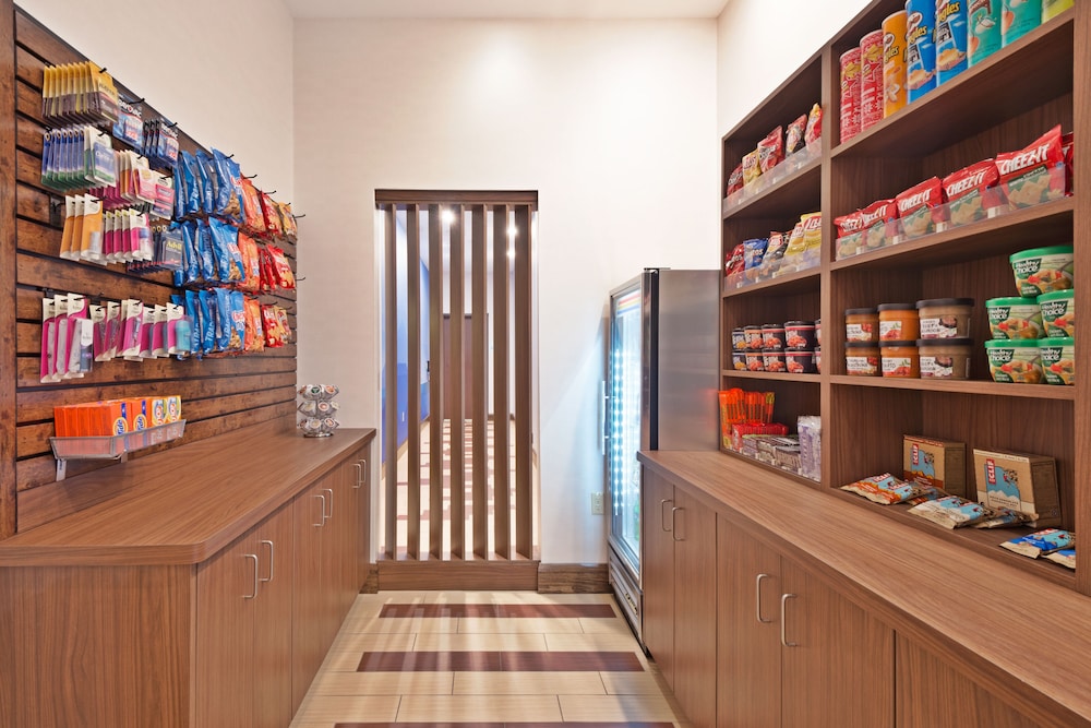 holiday inn express and suites uniontown by ihg