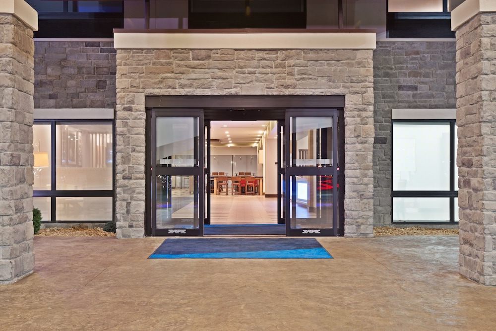 holiday inn express and suites uniontown by ihg
