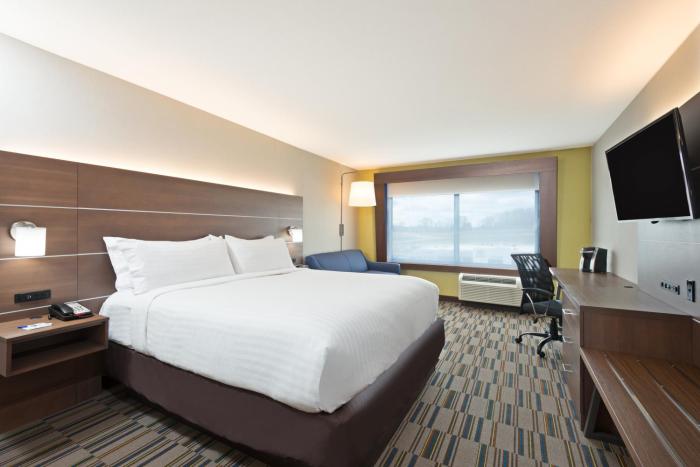 holiday inn express and suites uniontown by ihg