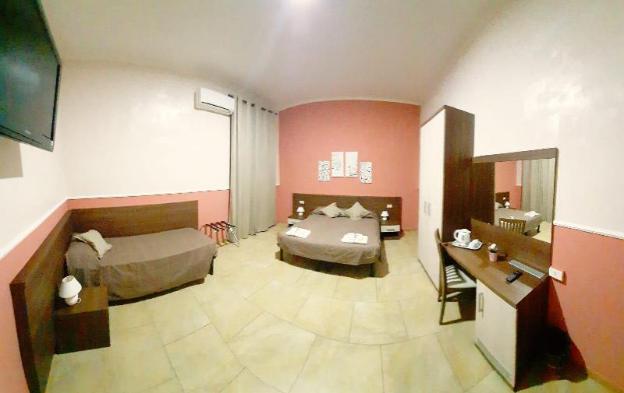 hotel leone