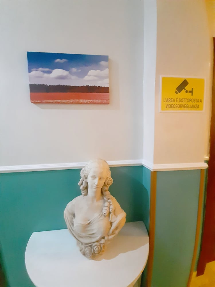 hotel leone