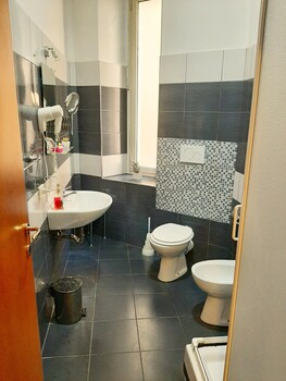 hotel leone
