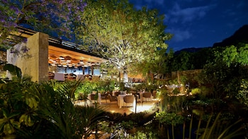hotel amomoxtli