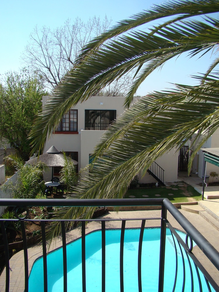Louhallas Bed & Breakfast,Bruma>>Bedfordview,3 star