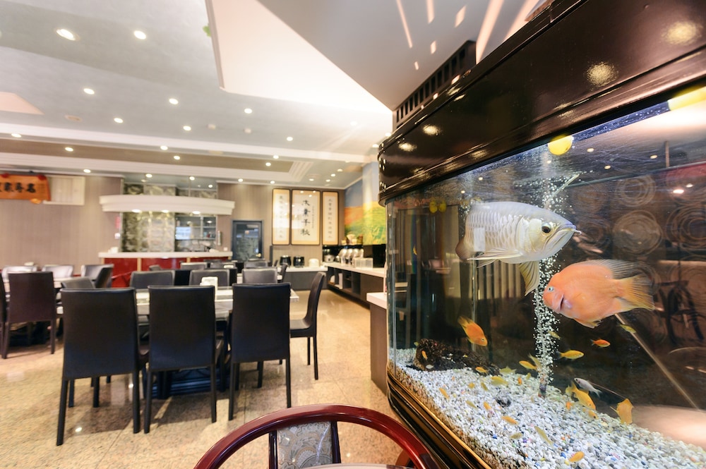 kiwi hotel mrt wenxin branch feng chia branch 1