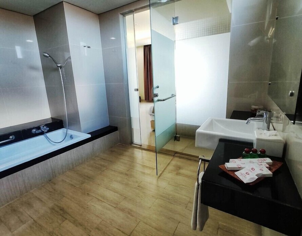 grand parama hotel