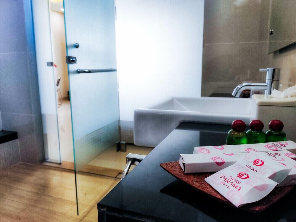 grand parama hotel