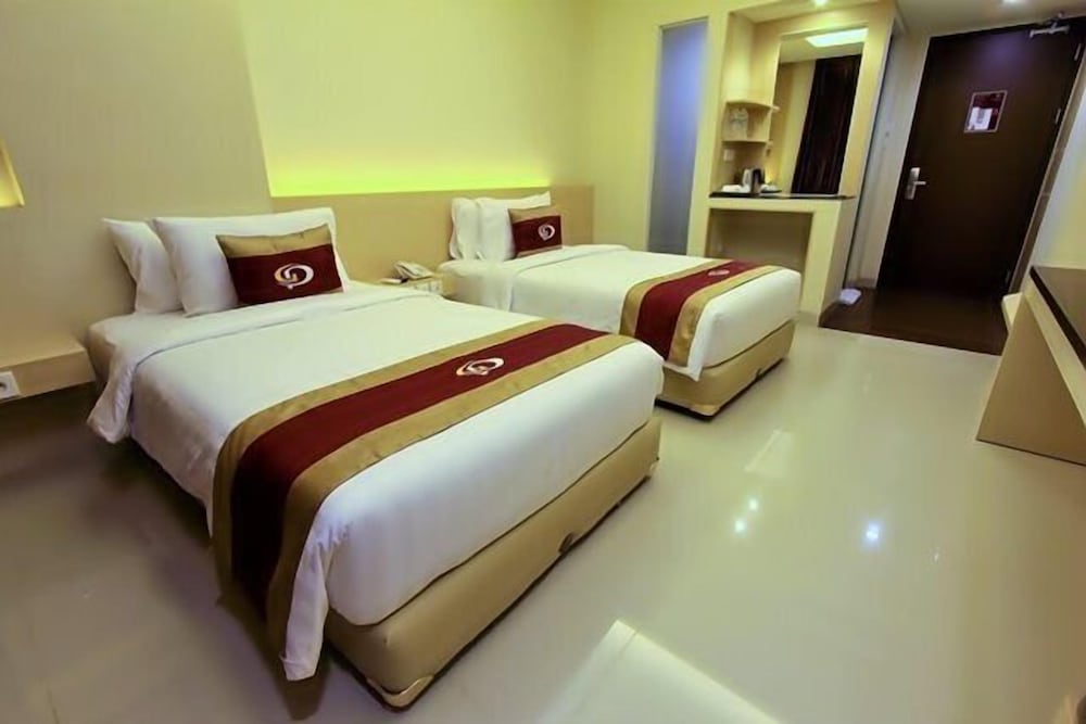 grand parama hotel