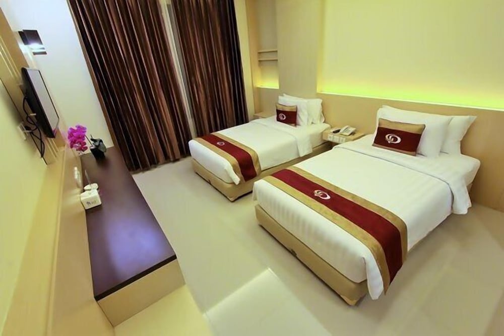 grand parama hotel