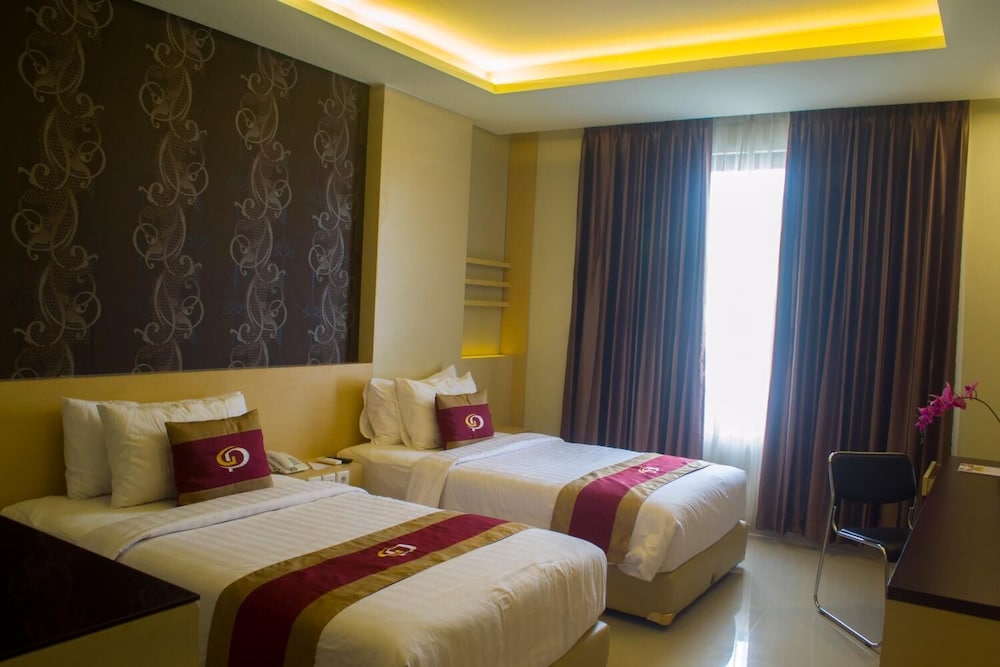 grand parama hotel