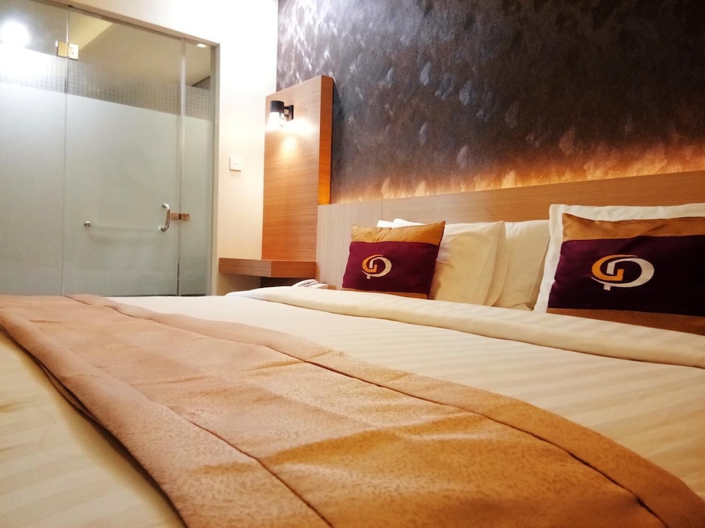 grand parama hotel