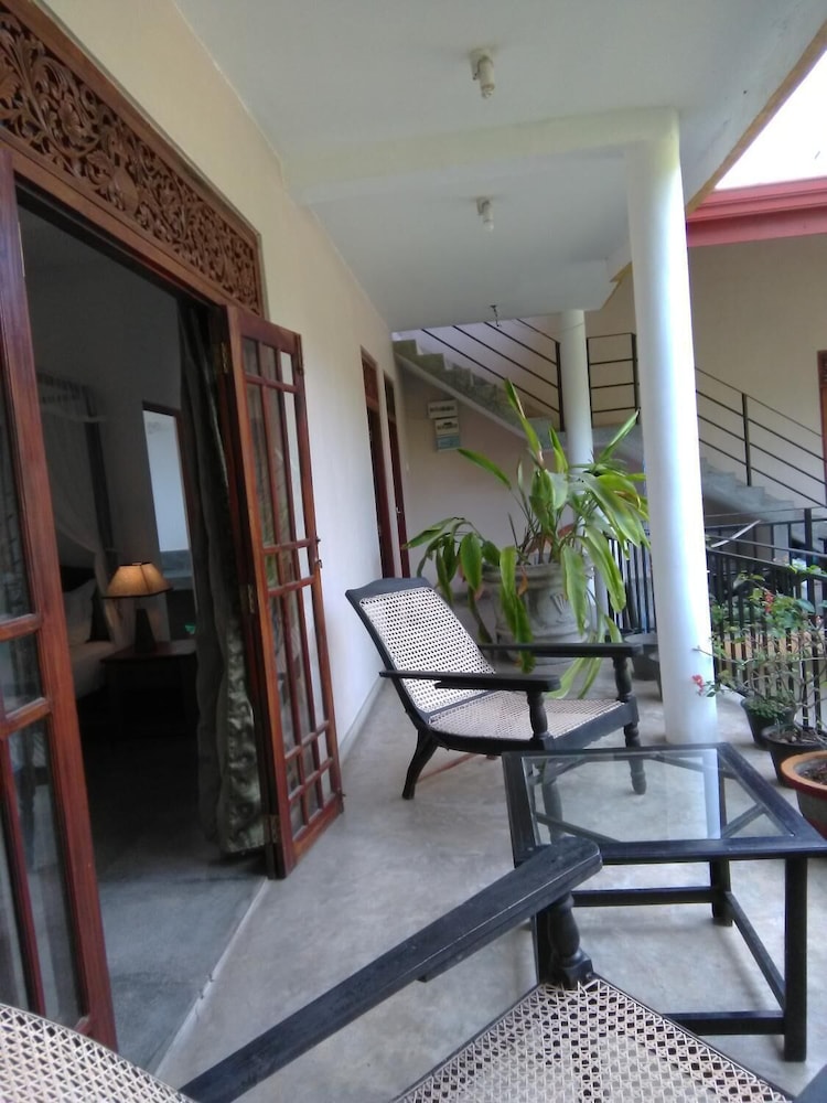 srimalis residence