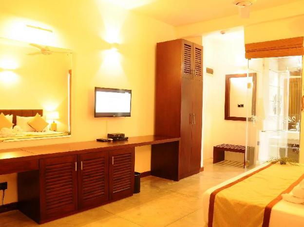 south lake resort koggala