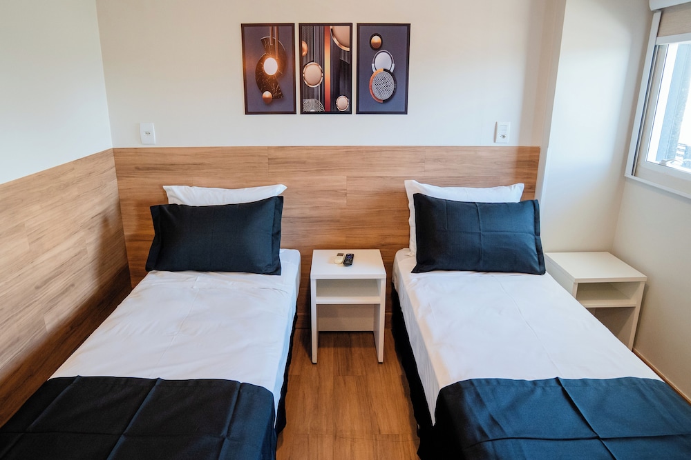 play hotel