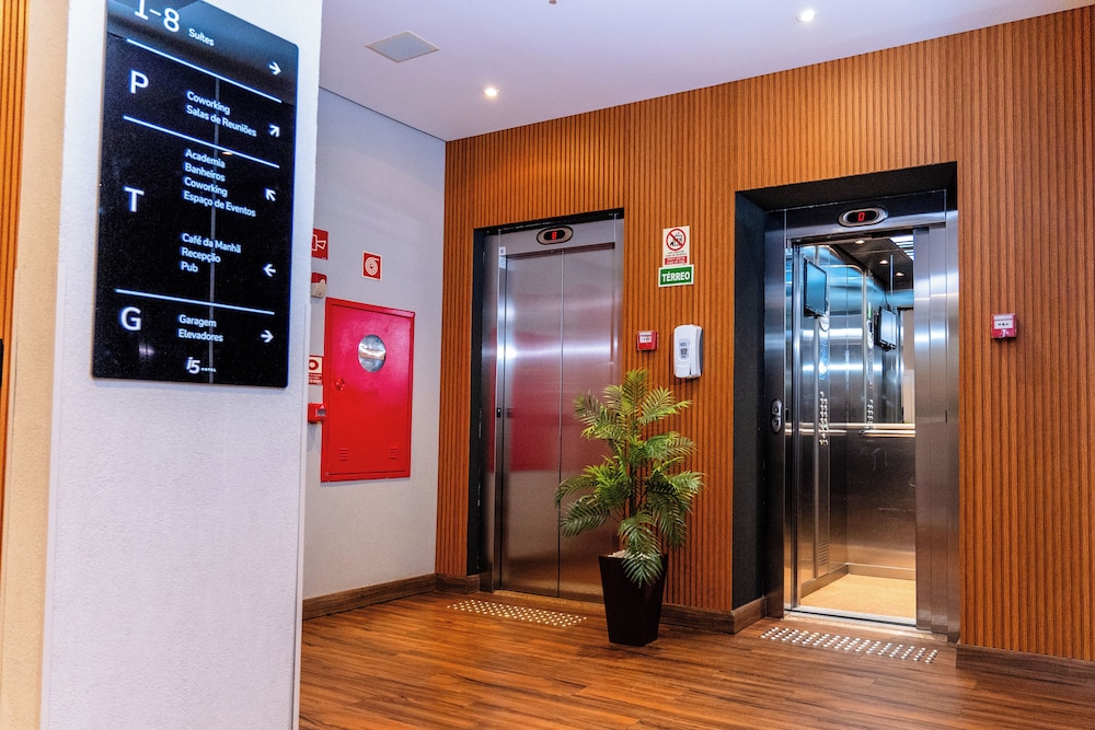 play hotel