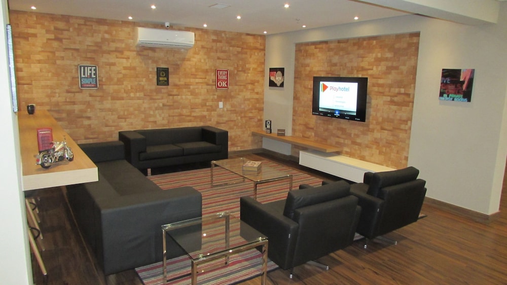 play hotel