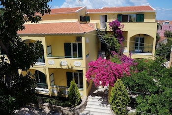 Angela Apartments,Kavos>>Corfu,3 star