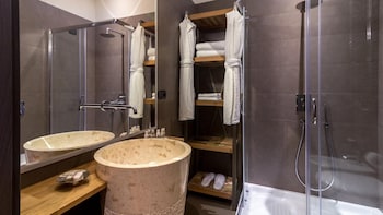 qt suites roma