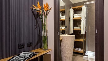 qt suites roma