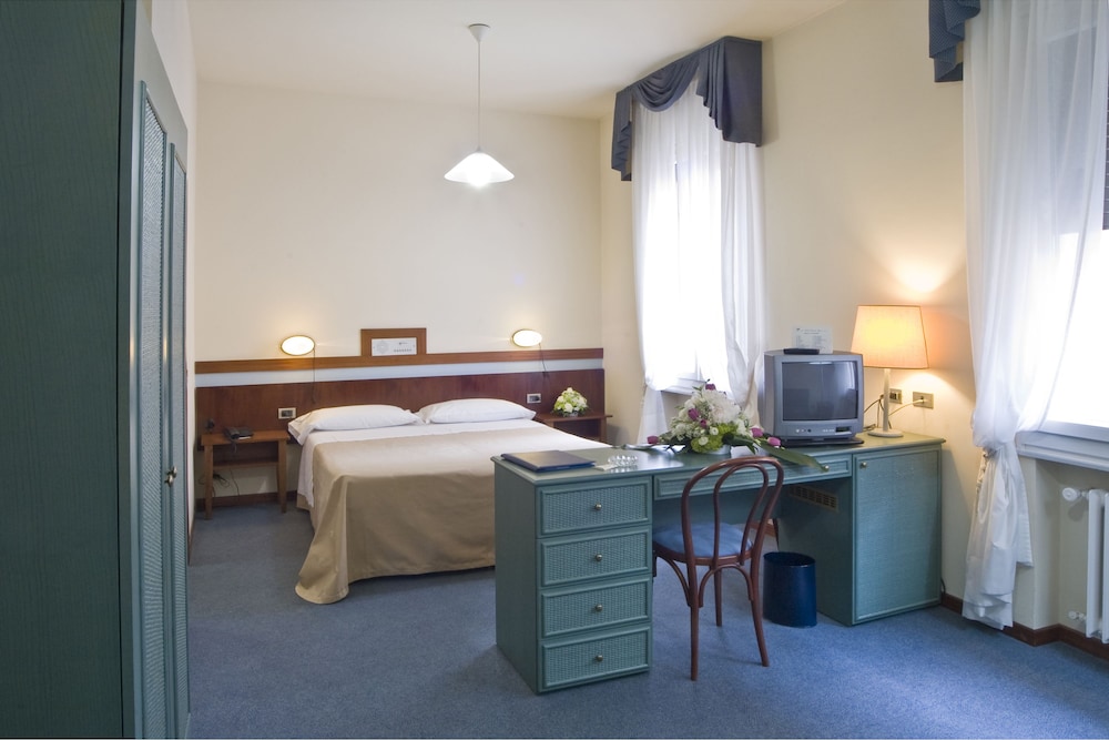 hotel centrale byron