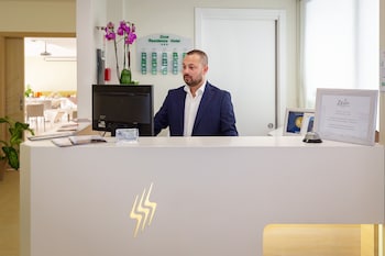 zeus residence hotel