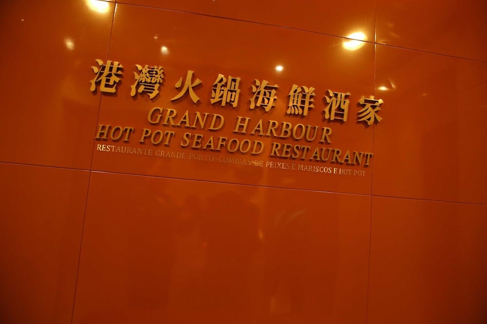 grand harbour hotel