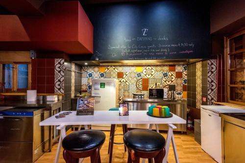 city circus athens hostel