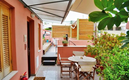 city circus athens hostel