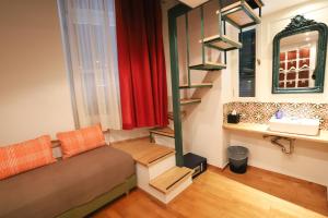 city circus athens hostel