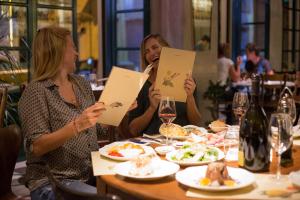 city circus athens hostel