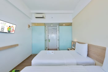 whiz prime hotel megamas manado