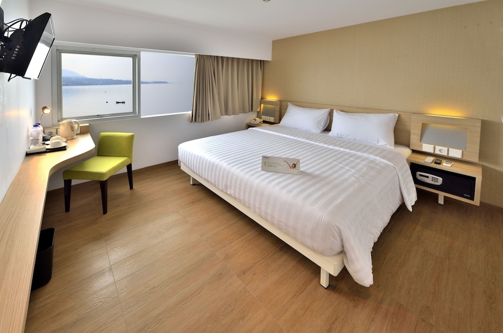 Whiz Prime Hotel Megamas Manado,North Sulawesi>>Manado,3 star