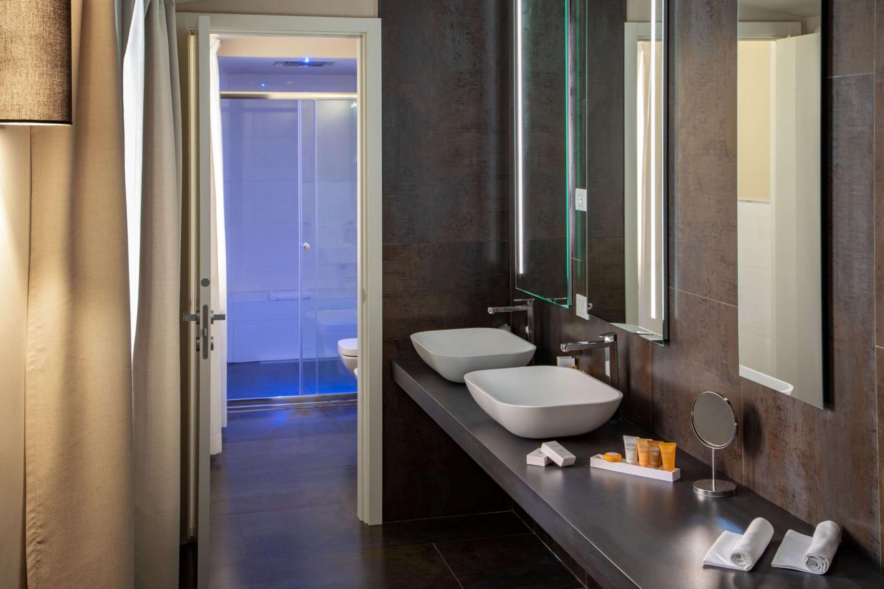 cosmopolita hotel rome tapestry collection by hilton