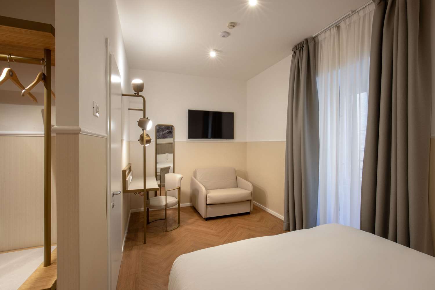 cosmopolita hotel rome tapestry collection by hilton