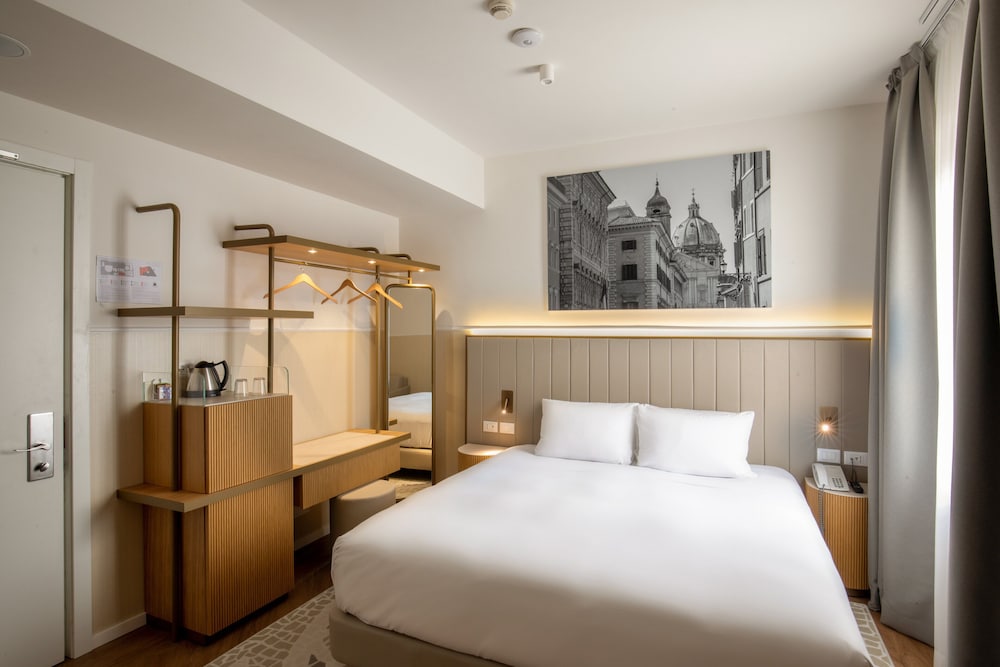 cosmopolita hotel rome tapestry collection by hilton