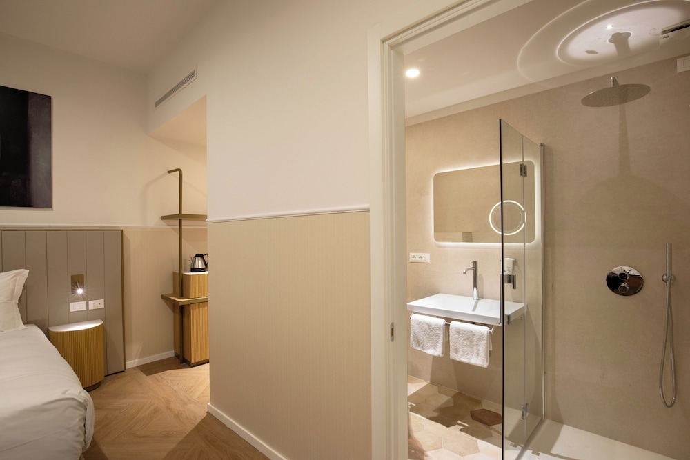 cosmopolita hotel rome tapestry collection by hilton