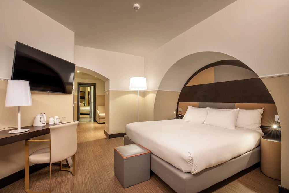 cosmopolita hotel rome tapestry collection by hilton