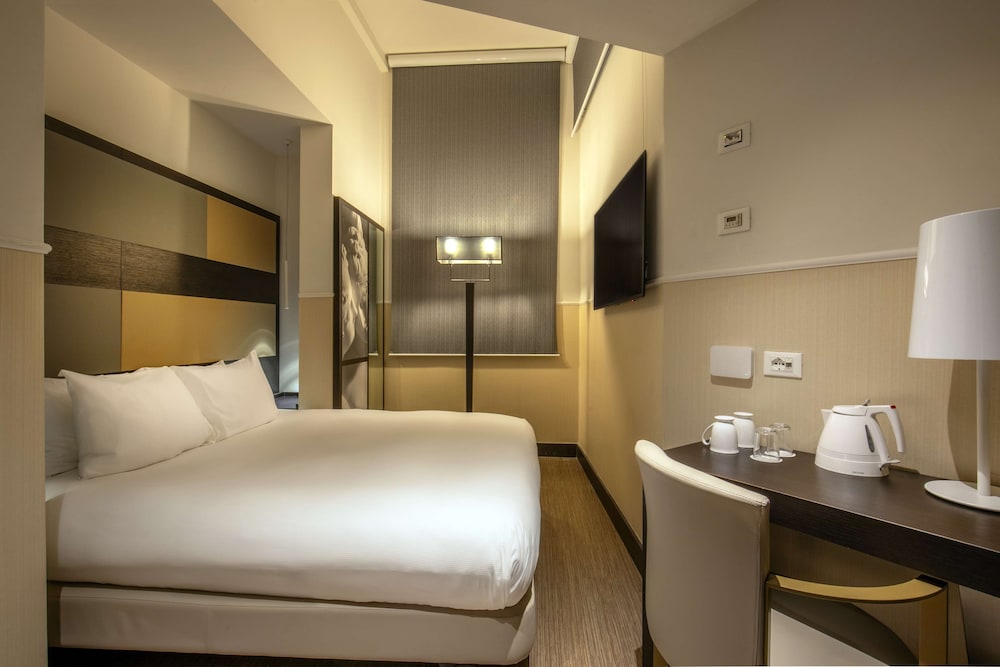 cosmopolita hotel rome tapestry collection by hilton