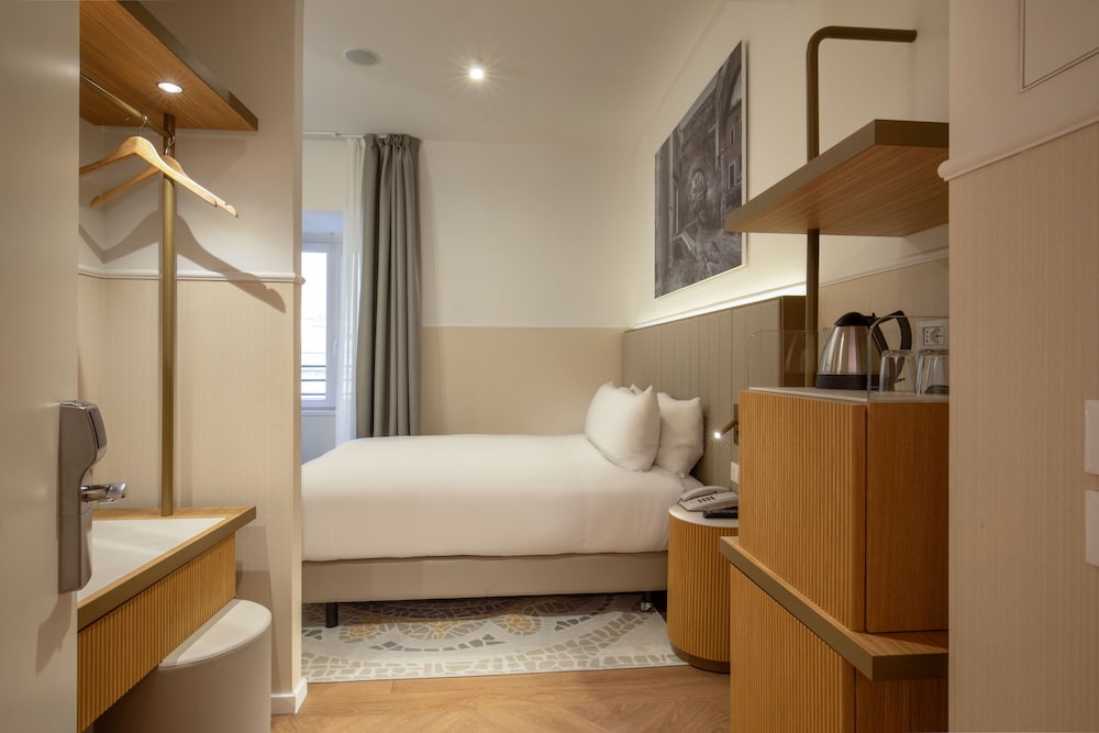 cosmopolita hotel rome tapestry collection by hilton