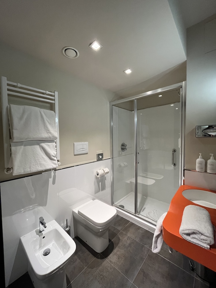 cosmopolita hotel rome tapestry collection by hilton