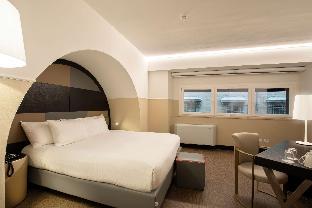 cosmopolita hotel rome tapestry collection by hilton