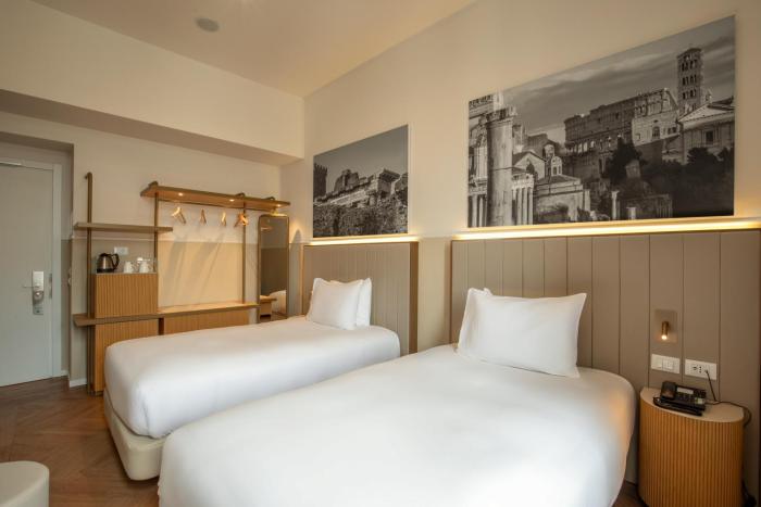 cosmopolita hotel rome tapestry collection by hilton
