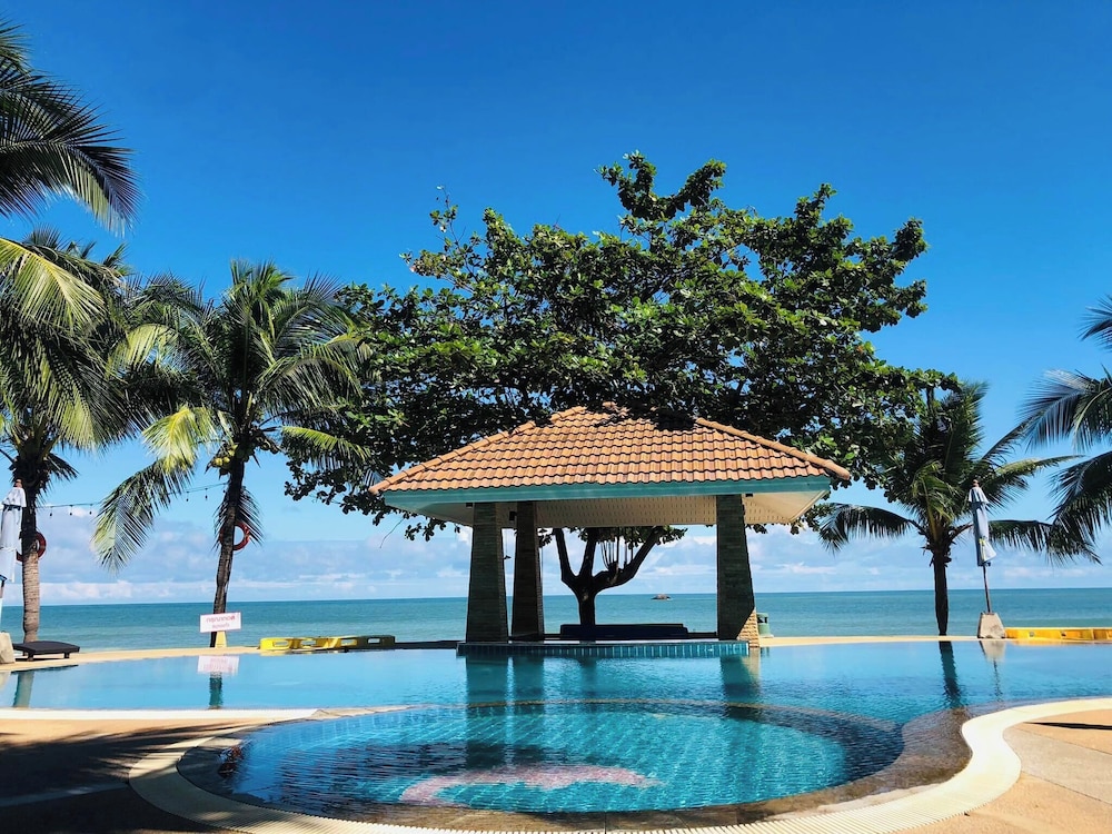 alongkot beach resort khanom