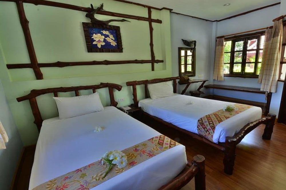 alongkot beach resort khanom